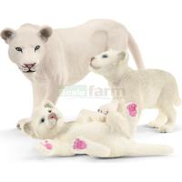 Preview Lioness with Cubs