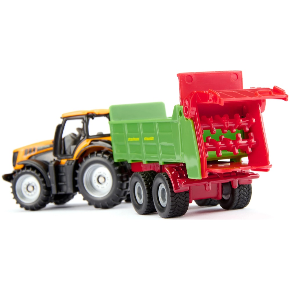 JCB Tractor with Strautmann Universal Spreader - Image 4