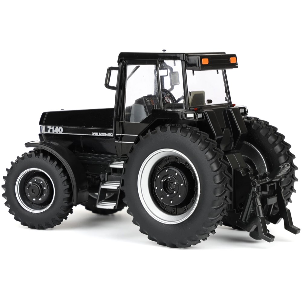 Case IH Magnum 7140 Tractor - Black Edition - Image 2