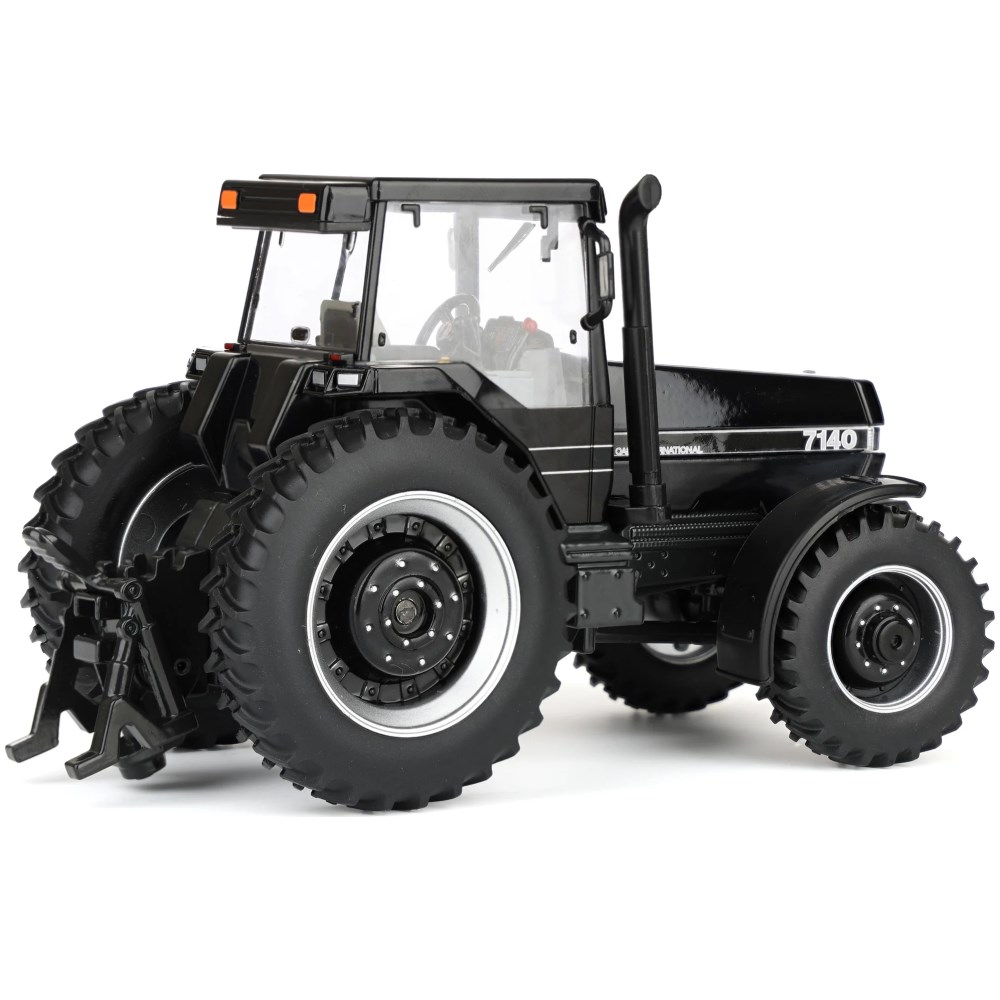 Case IH Magnum 7140 Tractor - Black Edition - Image 3