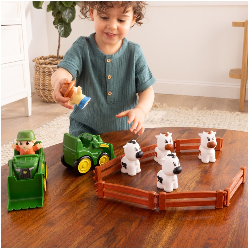 John Deere The Cows Are Out Farm Playset - Image 4