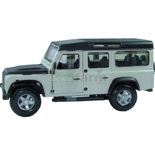 Land Rover Defender 110 Green & White 1:32 Scale Diecast  burago New in Box 