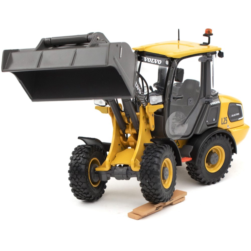 Volvo L25 Electric Compact Wheel Loader - Image 4