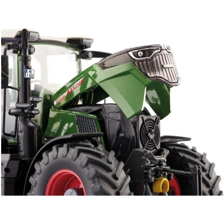 Fendt 832 Vario Tractor - Image 1