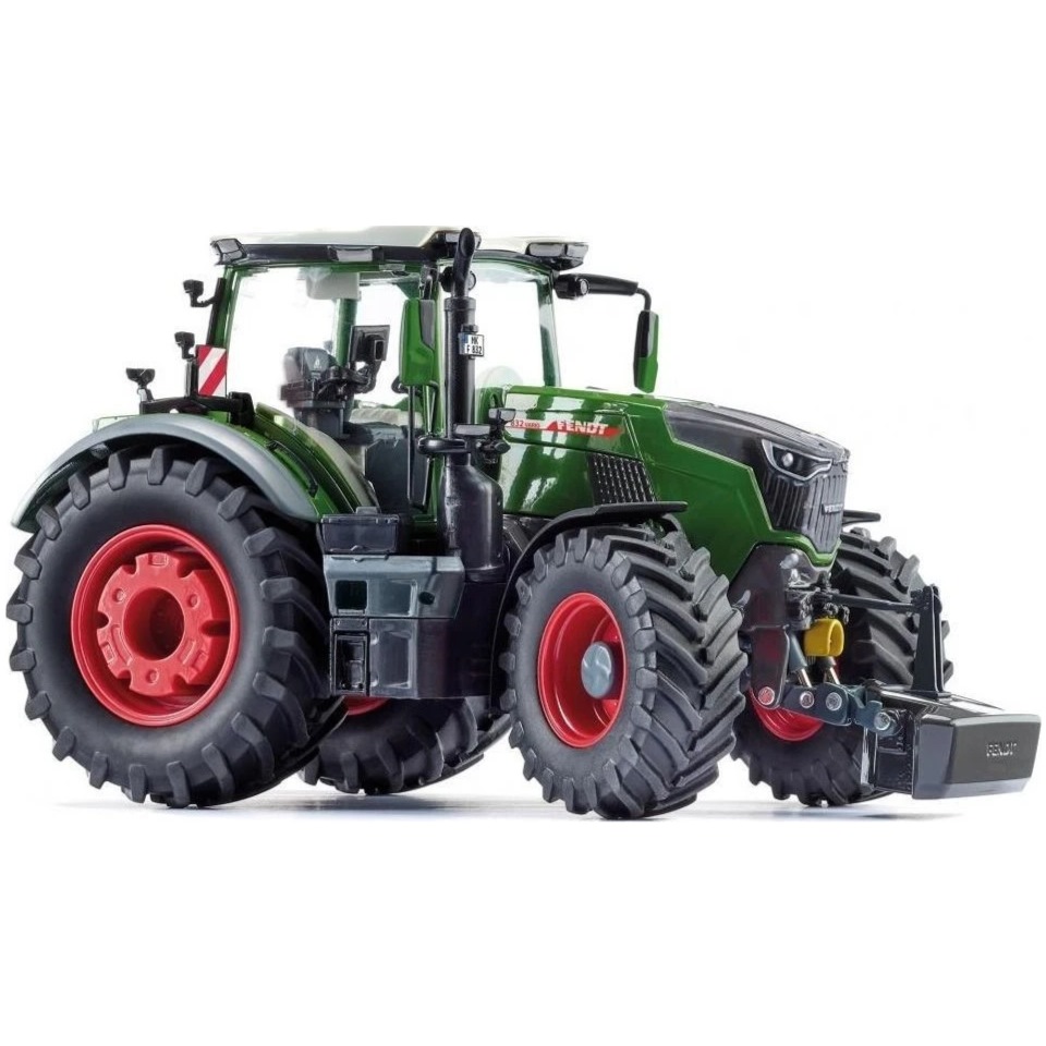 Fendt 832 Vario Tractor