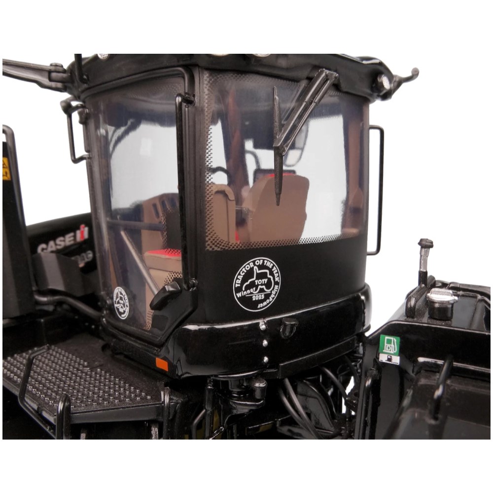 Case IH Quadtrac 715 - Black Beauty - Image 4