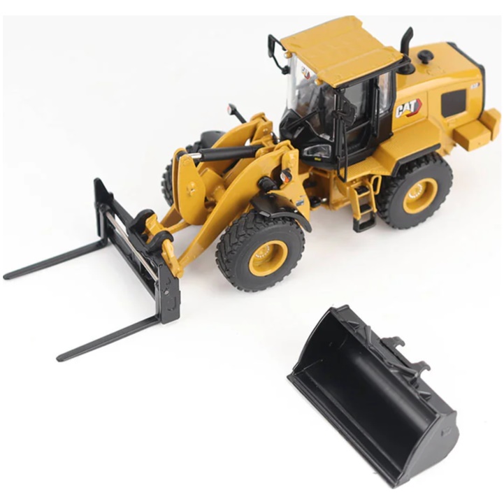 CAT 930 Wheel Loader with Interchangeable Attachments - Image 5