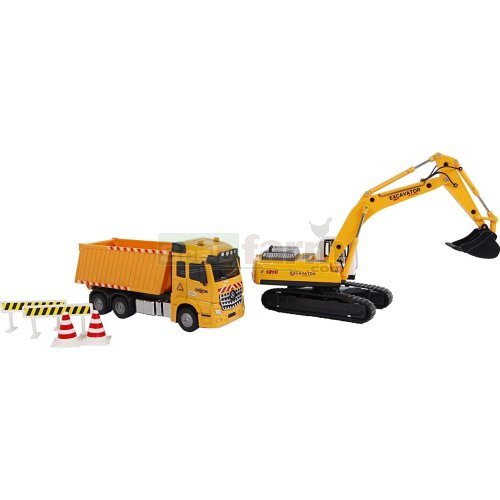 2-Play Construction Set with Dump Truck, Excavator and Accessories