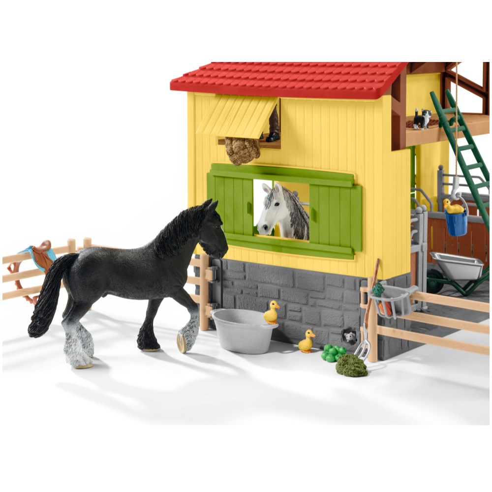 Horse Stable with Figures and Accessories - Image 11