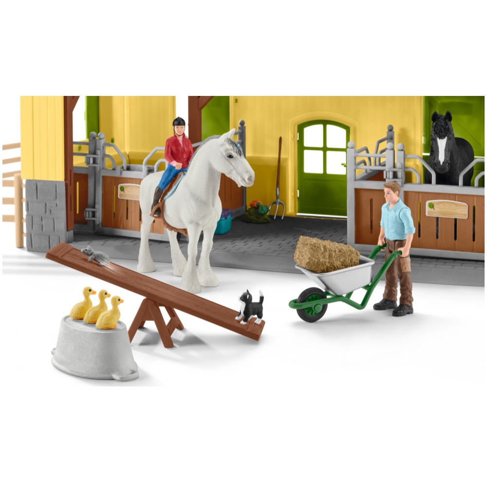 Horse Stable with Figures and Accessories - Image 14