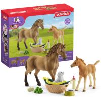 Preview Baby Animal Care Set (Sarah - Horse Club) - Image 1